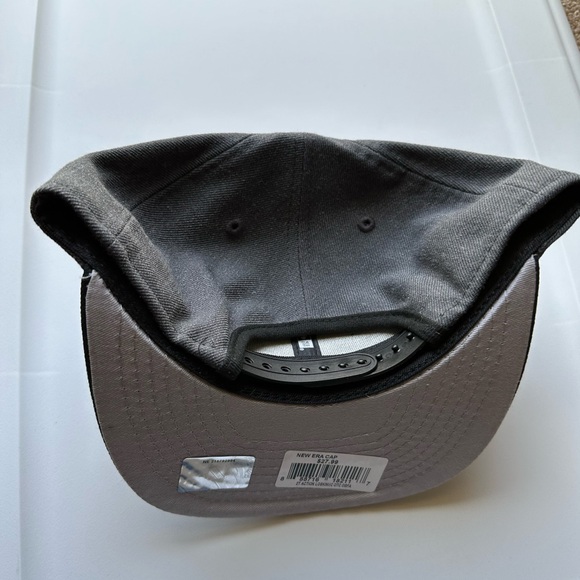 Los Angeles Kings Luc Robitaille autographed hat - Picture 3 of 3